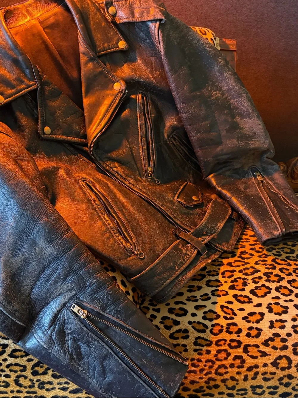 Men's Vintage 1970s Black Leather Biker Jacket - Classic Moto Style